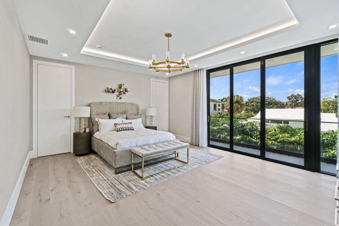 ROYAL PALM YACHT & COUNTRY CLUB - Residential