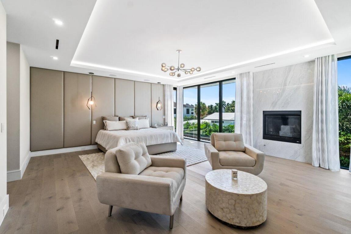 ROYAL PALM YACHT & COUNTRY CLUB - Residential