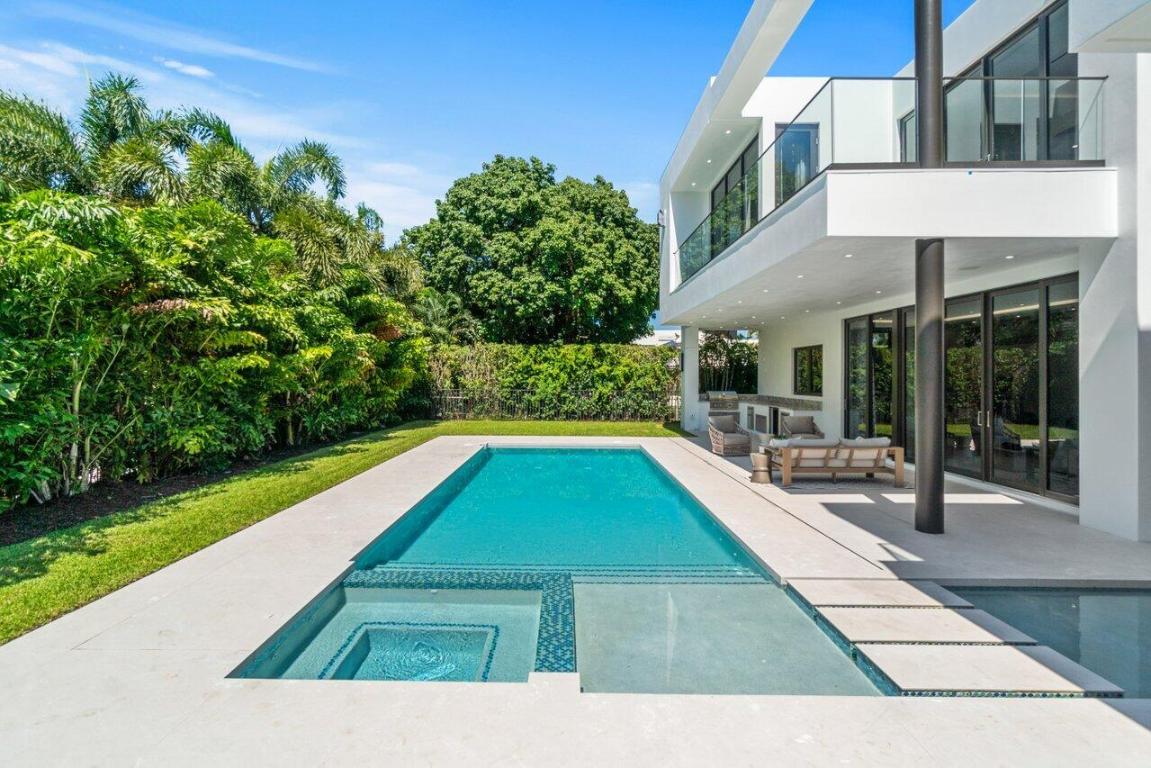 ROYAL PALM YACHT & COUNTRY CLUB - Residential