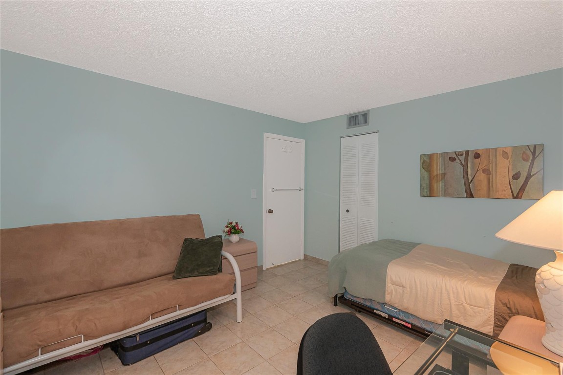 MEADOWBROOK LAKES - Residential