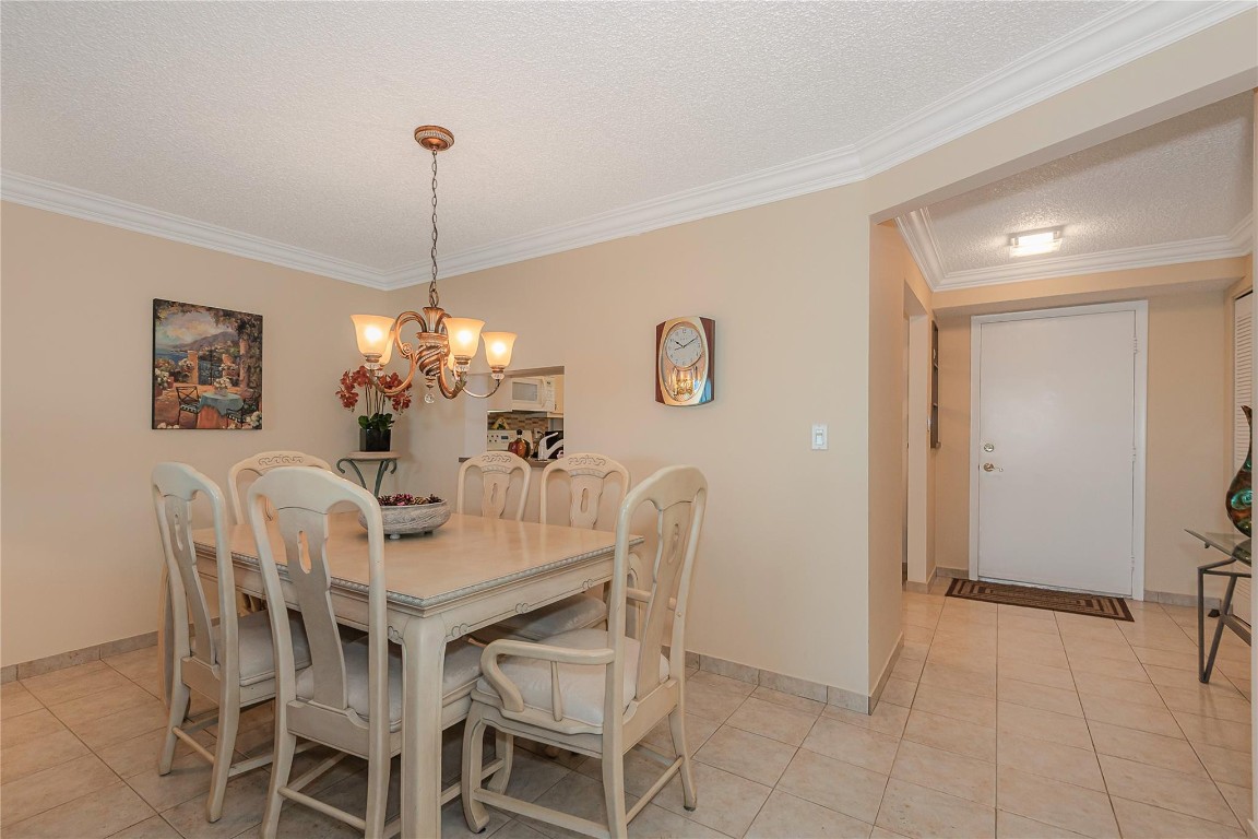 MEADOWBROOK LAKES - Residential