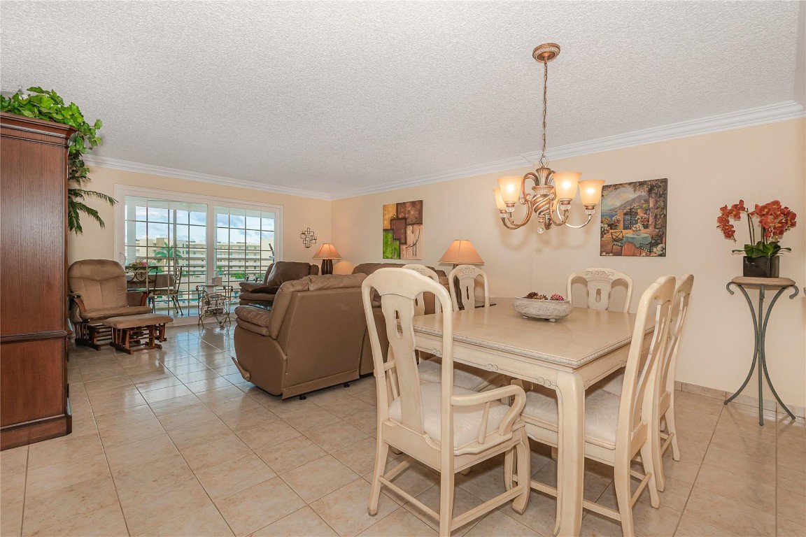 MEADOWBROOK LAKES - Residential