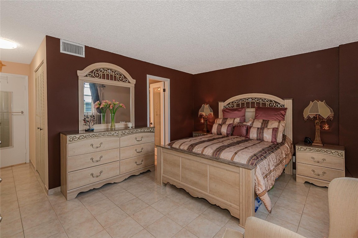 MEADOWBROOK LAKES - Residential