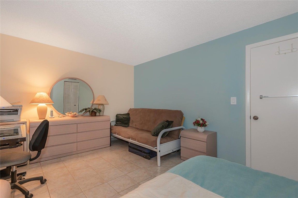 MEADOWBROOK LAKES - Residential