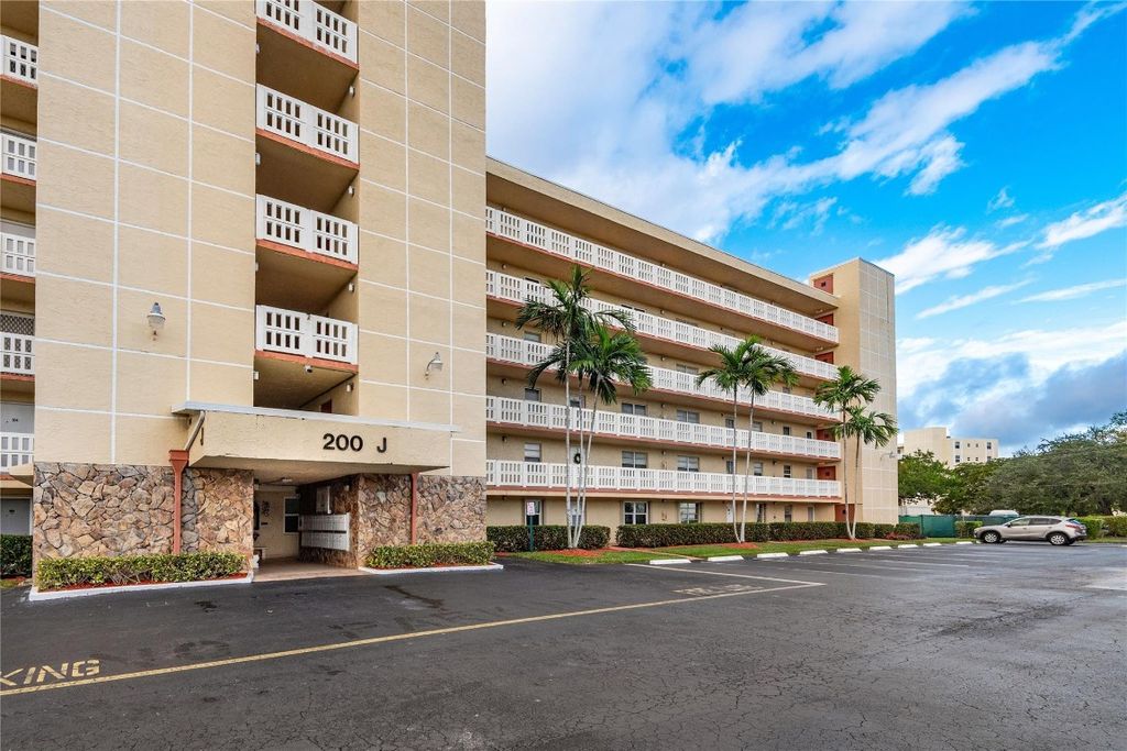 Photo of 200 SE 5th Avenue #505, Dania Beach, FL 33004 (MLS # F10545807)