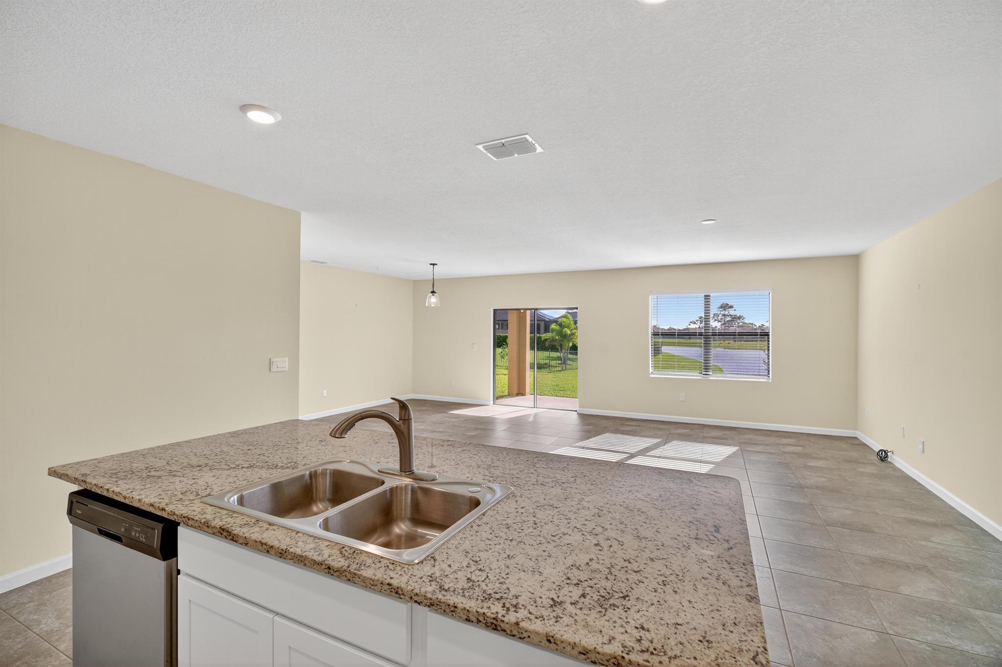 LOST TREE PRESERVE - Residential Lease