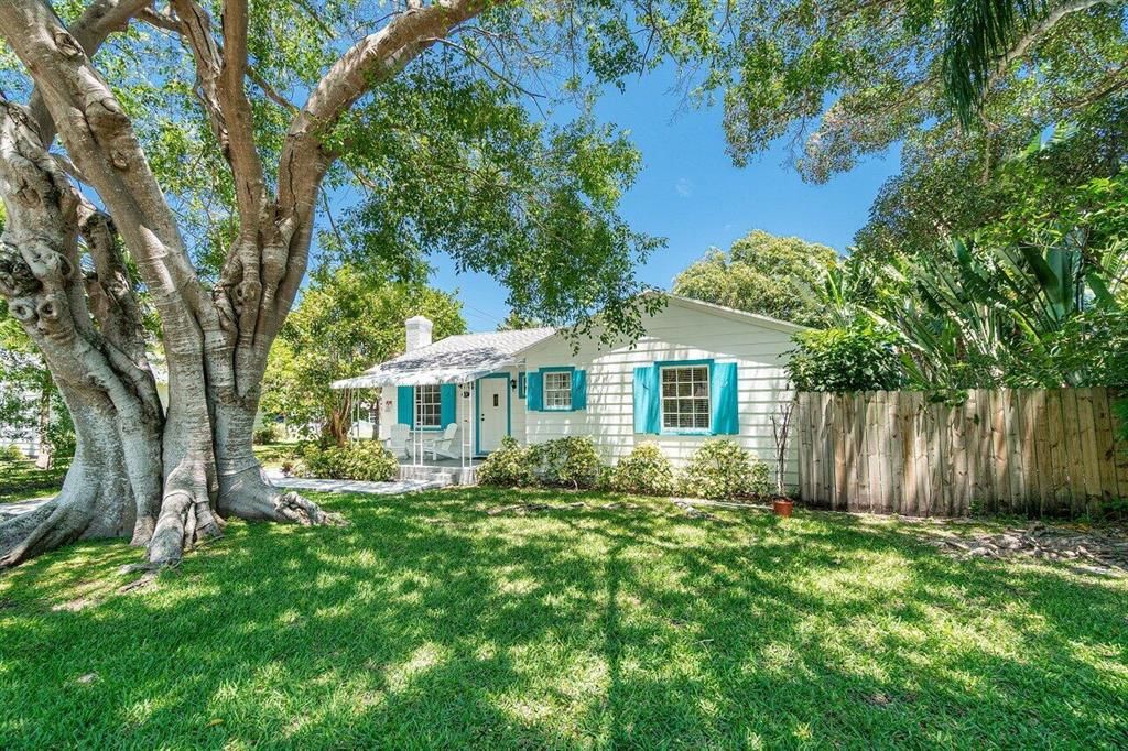 Photo of 137 N Swinton Avenue, Delray Beach, FL 33444 (MLS # R10716072)