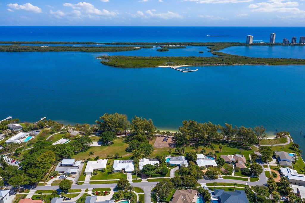 Photo of 801 Easterly Road, North Palm Beach, FL 33408 (MLS # R10961372)