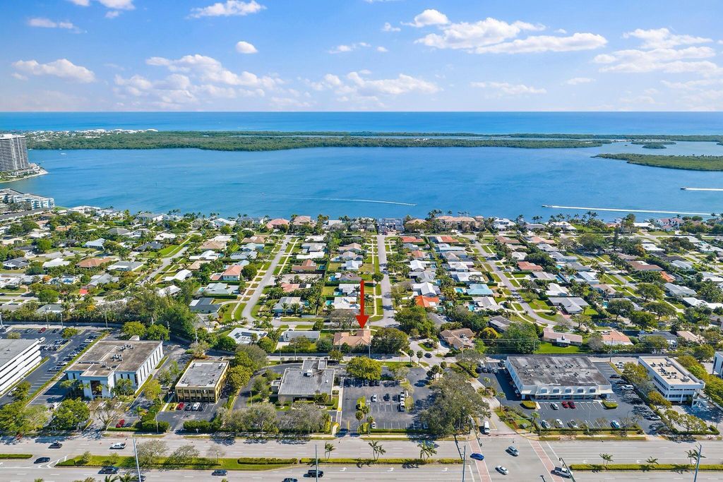 Photo of 801 Easterly Road, North Palm Beach, FL 33408 (MLS # R10961372)