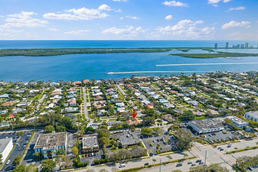 Photo of 801 Easterly Road, North Palm Beach, FL 33408 (MLS # R10961372)