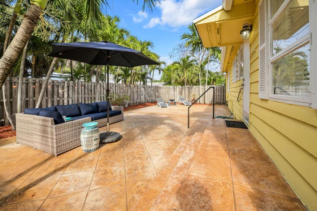 Photo of 813 SE 14TH Court, Fort Lauderdale, FL 33316 (MLS # B26066861)