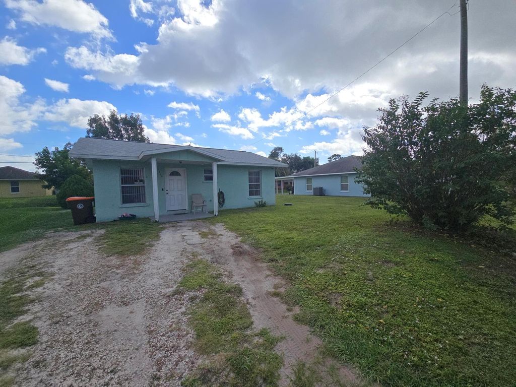 Photo of 1346 23rd Avenue SW, Vero Beach, FL 32962 (MLS # R11133722)