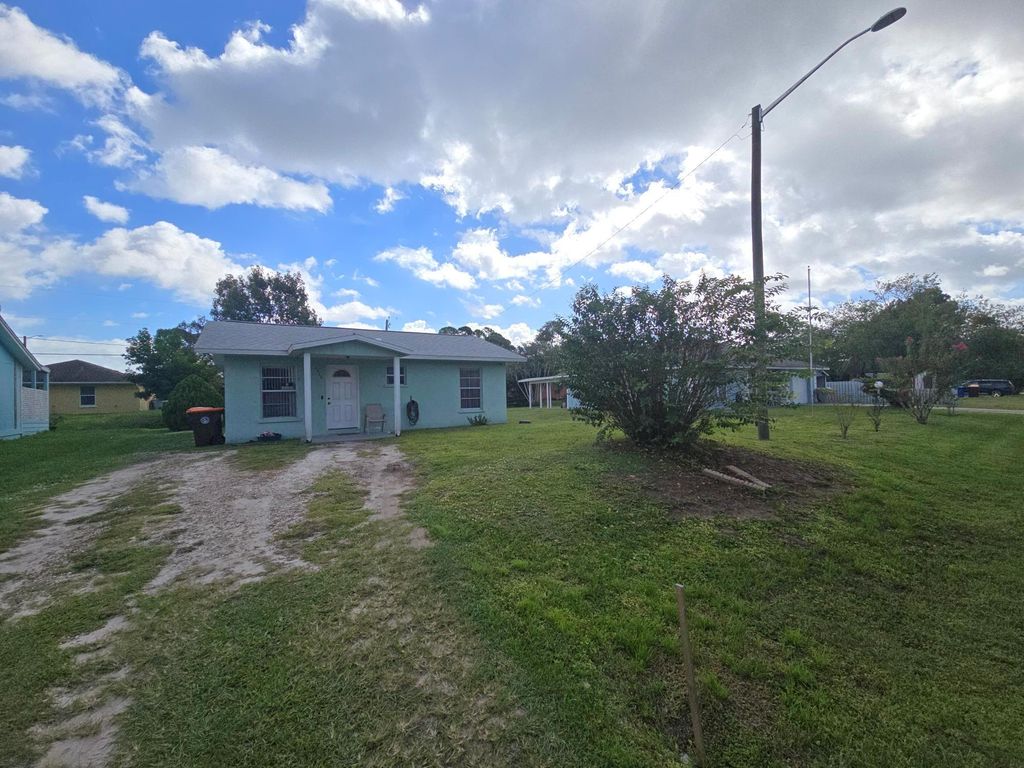 Photo of 1346 23rd Avenue SW, Vero Beach, FL 32962 (MLS # R11133722)