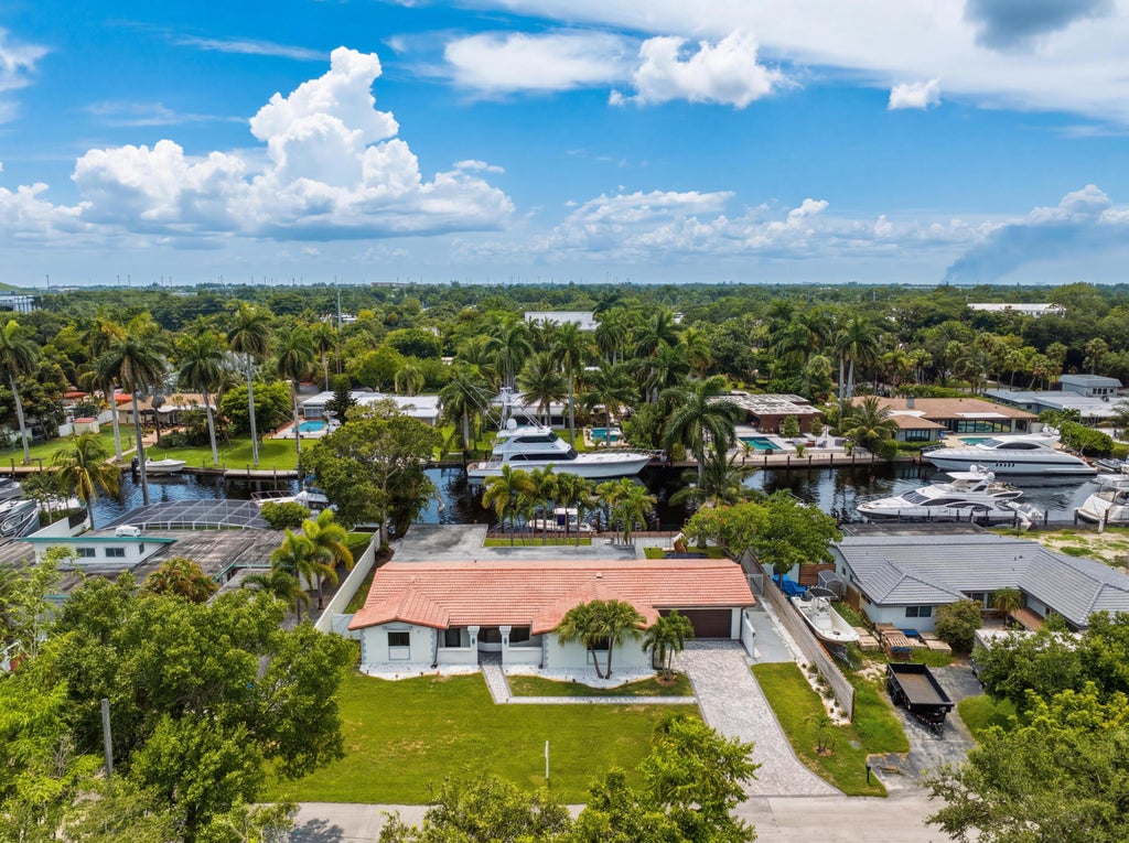 Photo of 2587 SW 30TH Avenue, Fort Lauderdale, FL 33312 (MLS # B26055327)