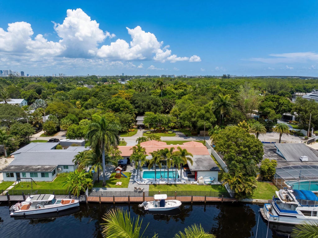 Photo of 2587 SW 30TH Avenue, Fort Lauderdale, FL 33312 (MLS # B26055327)