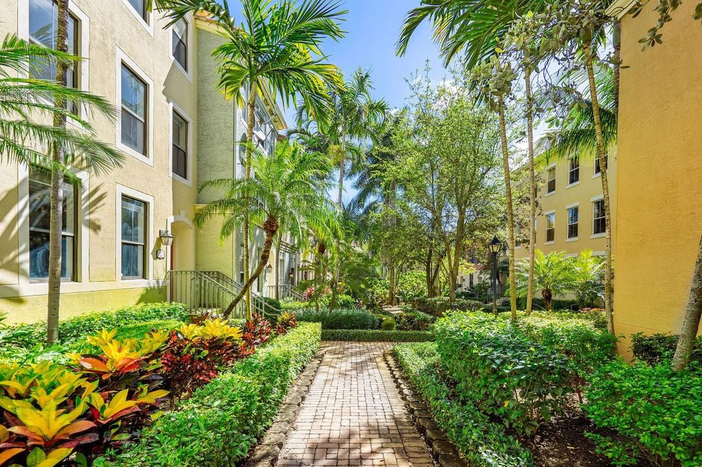 Photo of 672 Fern Street, West Palm Beach, FL 33401 (MLS # F10554073)