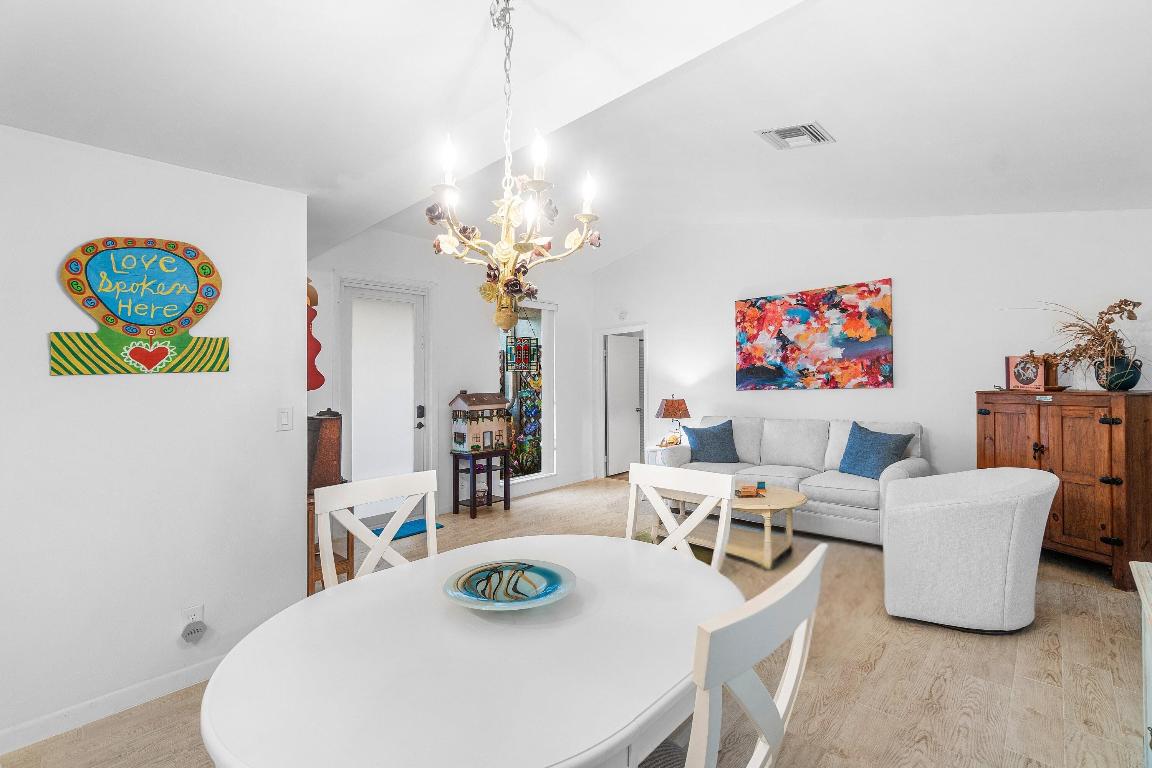 6371 Hitchin Post Way