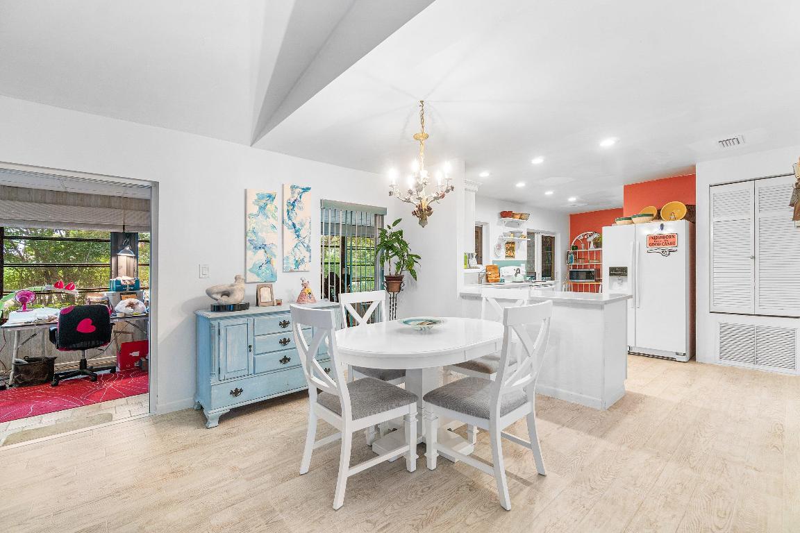 6371 Hitchin Post Way