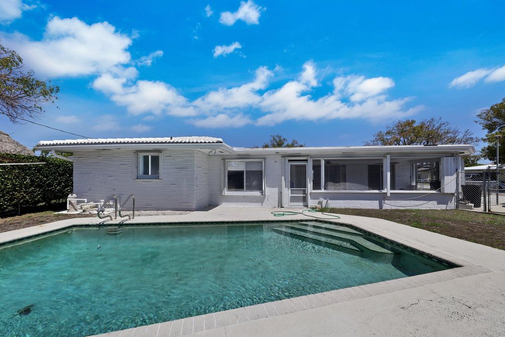 Photo of 5921 NE 21st Circle #Ne, Fort Lauderdale, FL 33308 (MLS # B26005977)