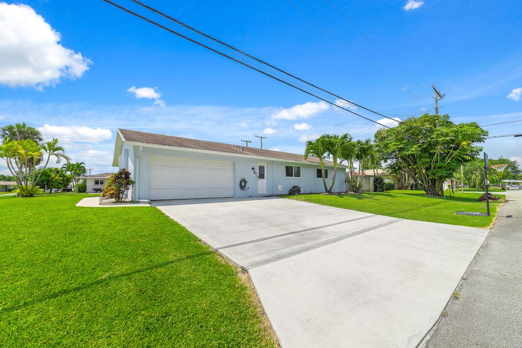 Photo of 9799 Daisy Avenue, Palm Beach Gardens, FL 33410 (MLS # R10992066)