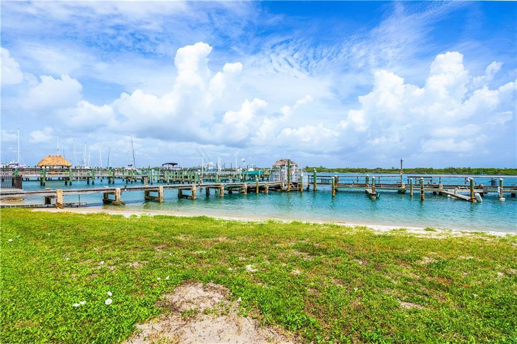 1300 Seaway Drive B6, Hutchinson Island, FL, 34949/$319,000 4 1300 Seaway Drive B6