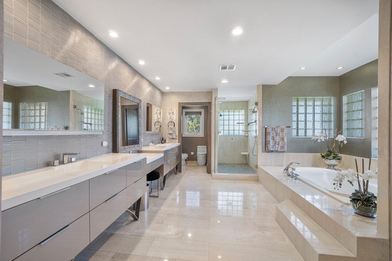 LIGHTHOUSE POINT - Residential