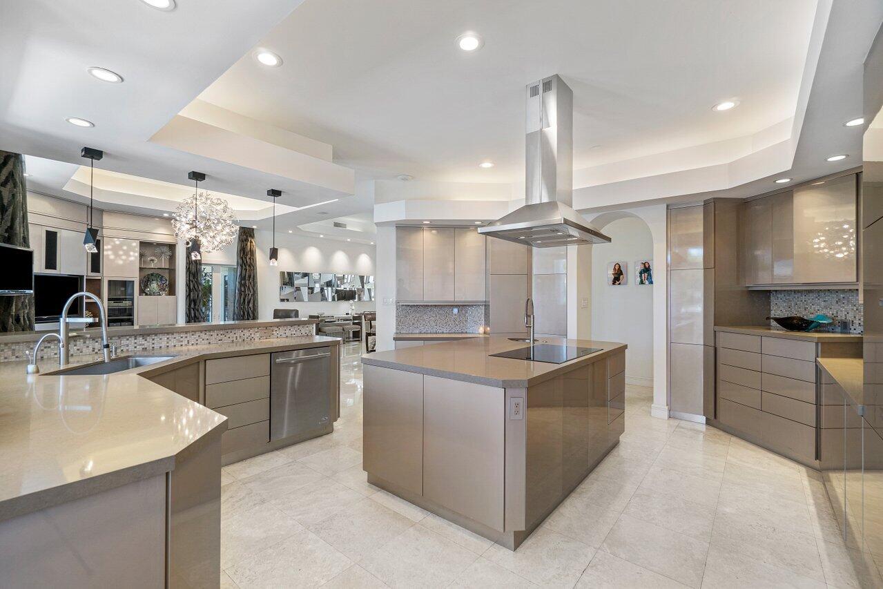 LIGHTHOUSE POINT - Residential