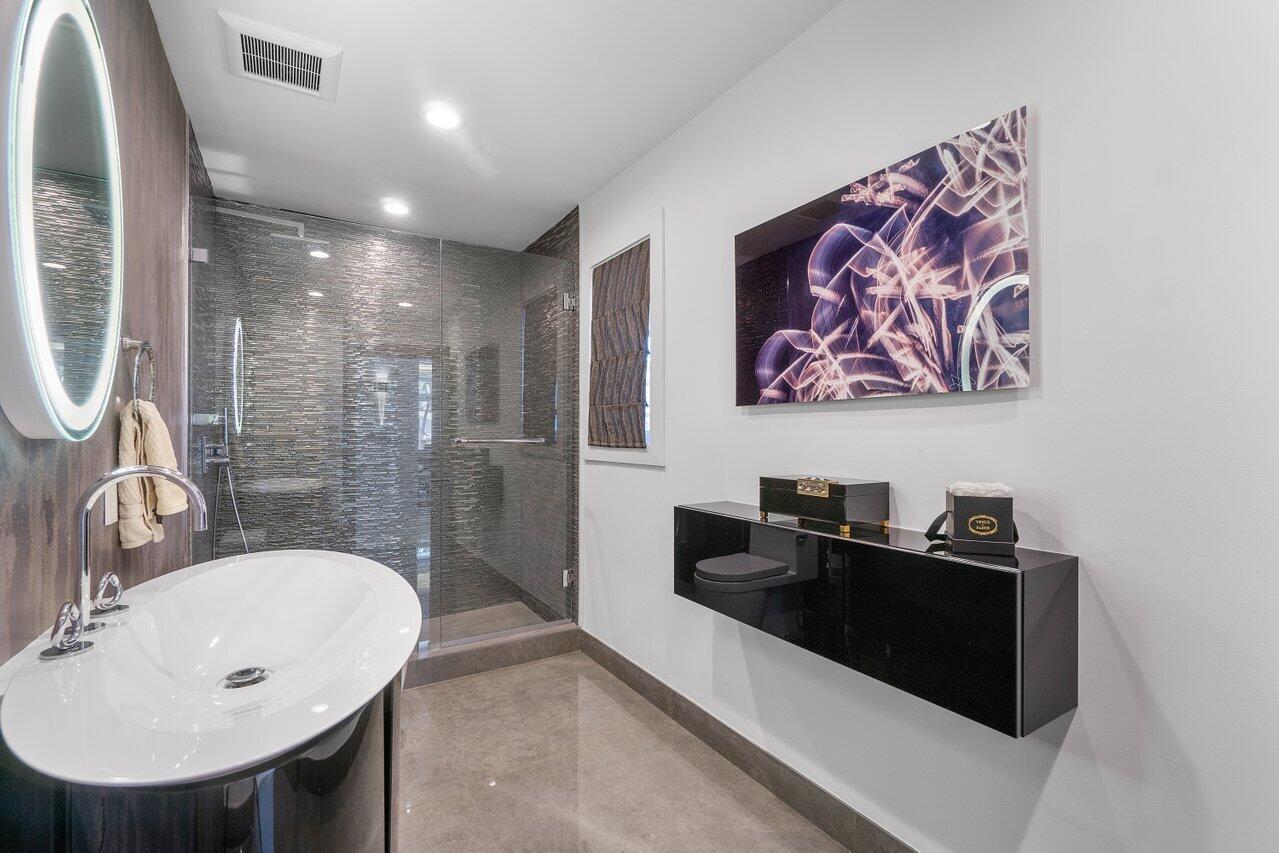 LIGHTHOUSE POINT - Residential