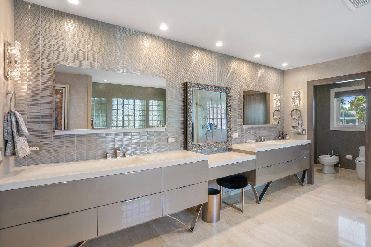 LIGHTHOUSE POINT - Residential