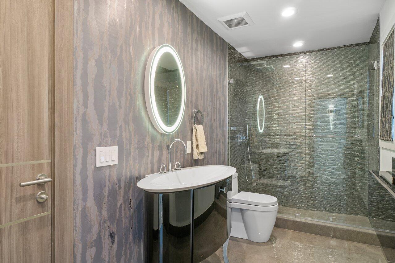 LIGHTHOUSE POINT - Residential