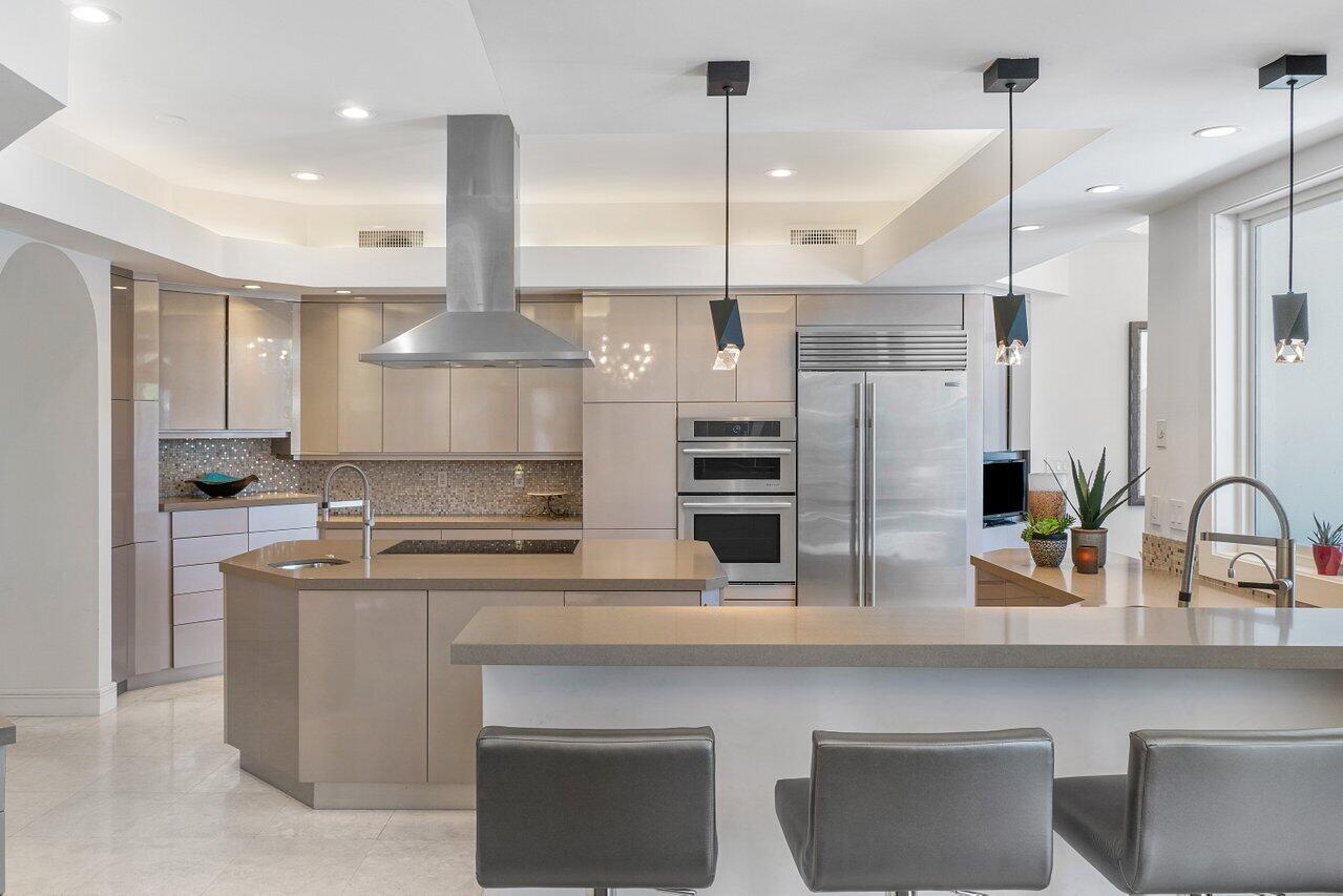 LIGHTHOUSE POINT - Residential