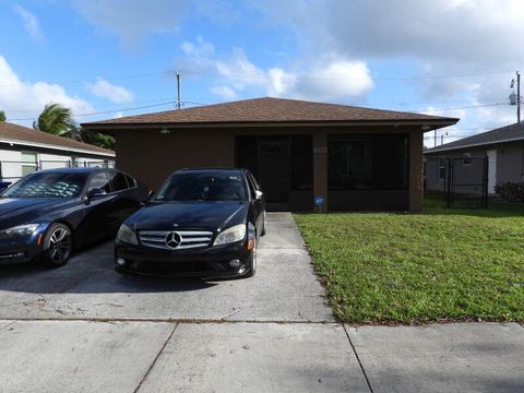 Photo of 2764 NW 1st Court, Pompano Beach, FL 33069 (MLS # B26036672)