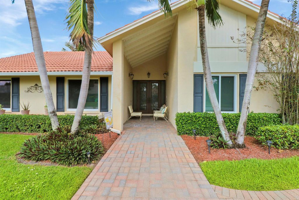 Photo of 12987 La Rochelle Circle, Palm Beach Gardens, FL 33410 (MLS # R10933463)
