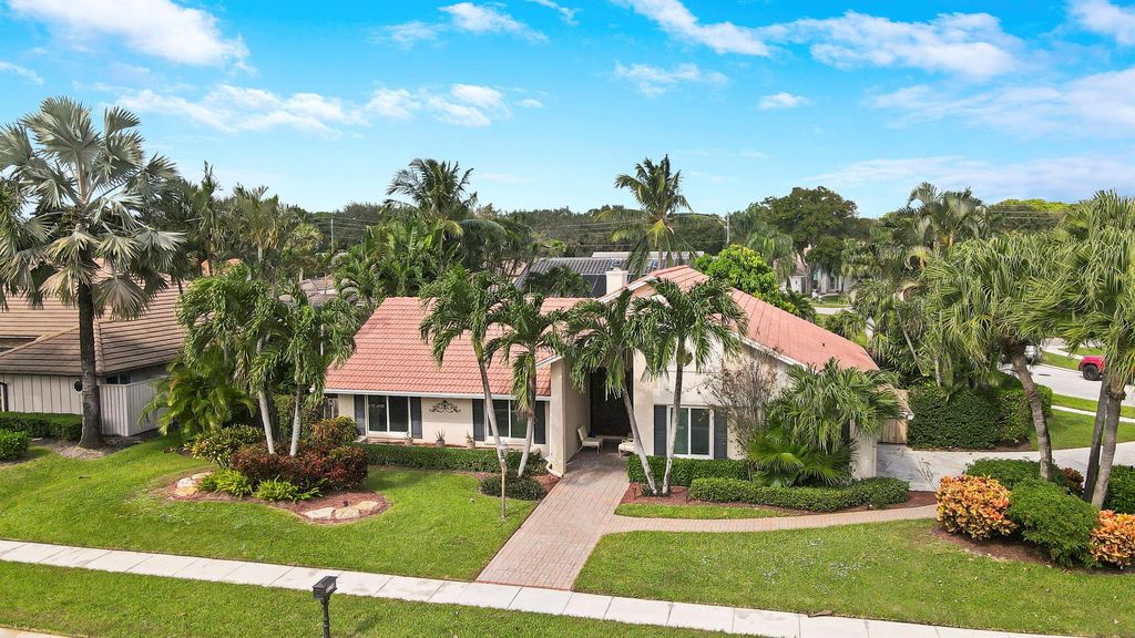 Photo of 12987 La Rochelle Circle, Palm Beach Gardens, FL 33410 (MLS # R10933463)