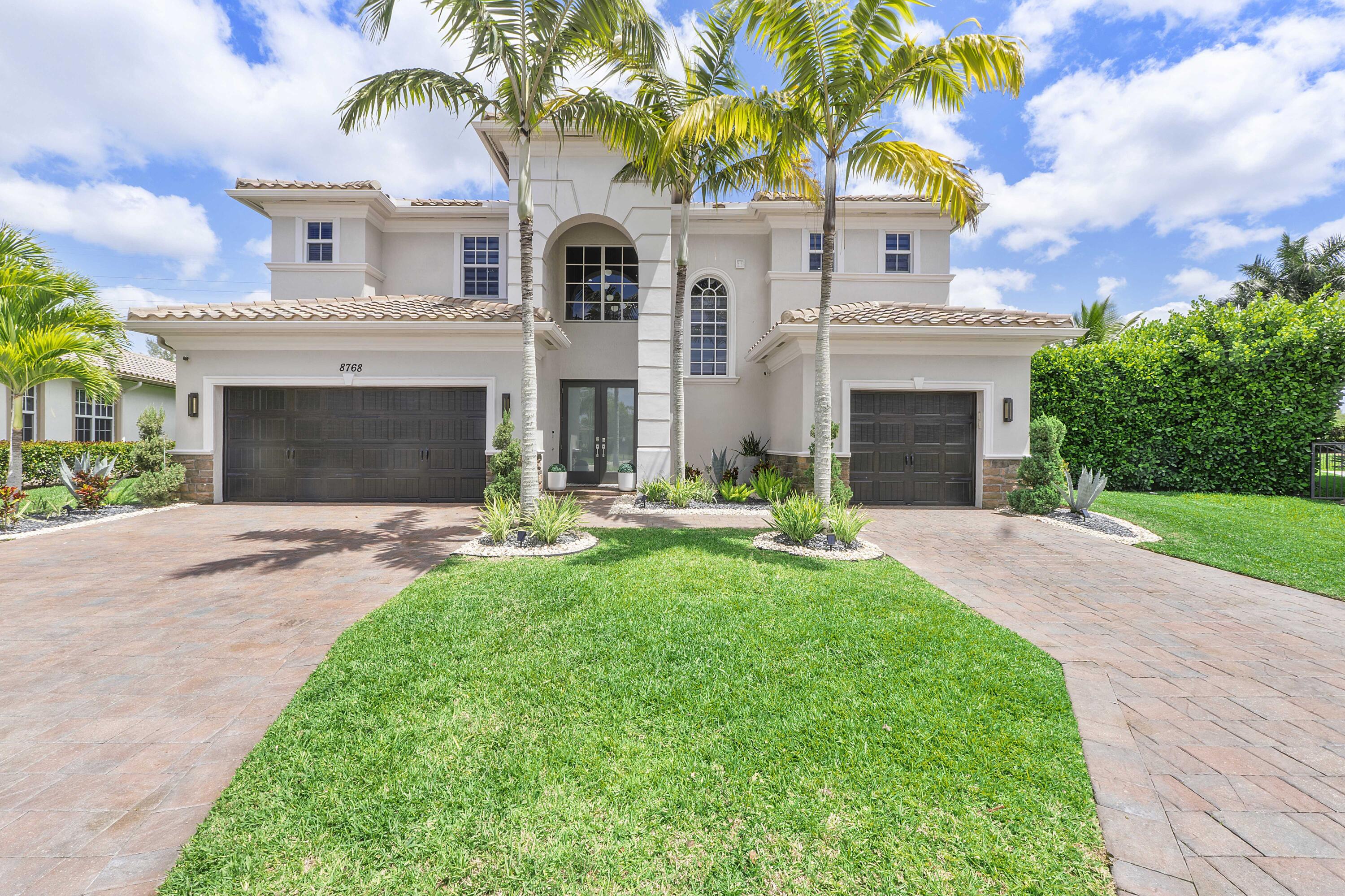 8768 S Miralago Way
