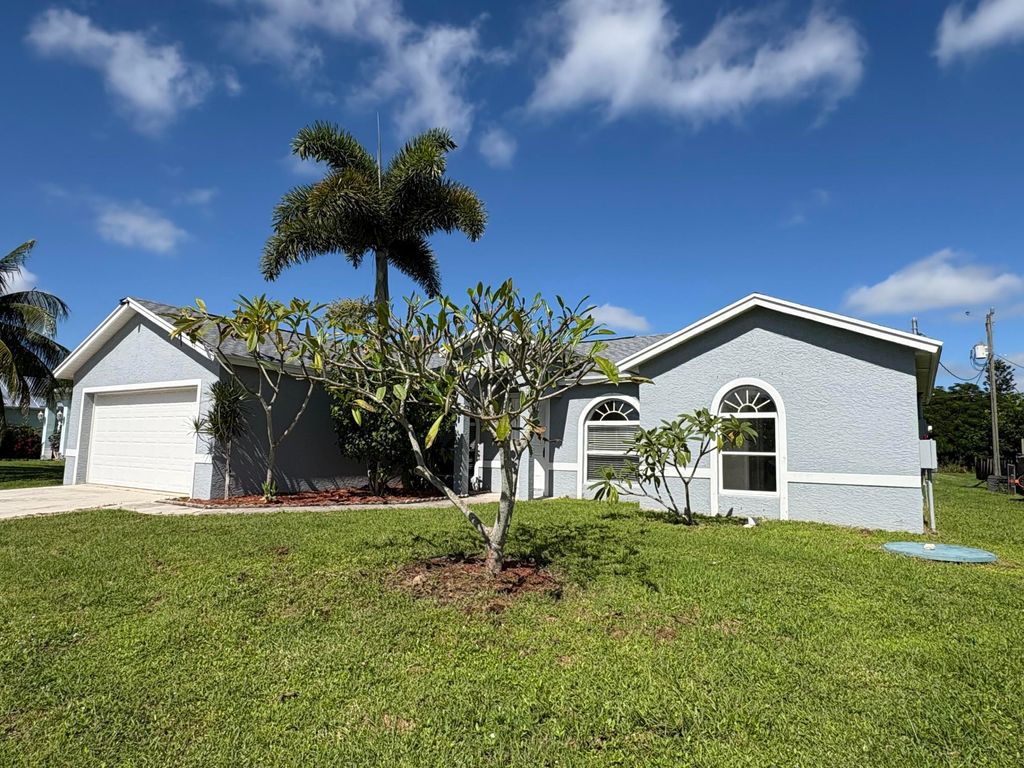 Photo of 441 SE Starflower Avenue, Port Saint Lucie, FL 34983 (MLS # R11130790)