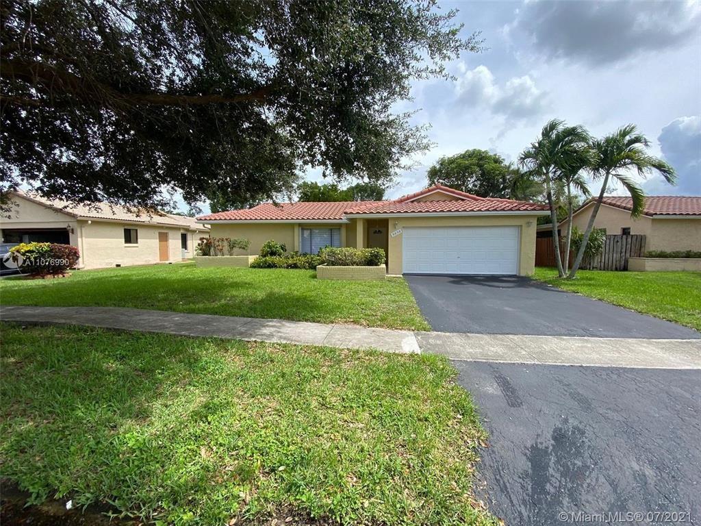 Beautiful 3bd/2ba single family home with pool, 2 car garage and fenced backyard in the CANTERBURY ESTATES community of Coral Springs NO HOA APPROVAL. MOVE IN TOMORROW.. Property features split floor plan, updated large kitchen with granite countertops, wood cabinets & stainless steel appliances, vinyl floors throughout . Screened and covered back porch. Excellent location. A grade schools. No HOA. Fast Approval. Pets allowed with non-refundable pet deposit of $250/pet. Tenants must have over 600 credit score over. Only first & security required to move in with approved credit.