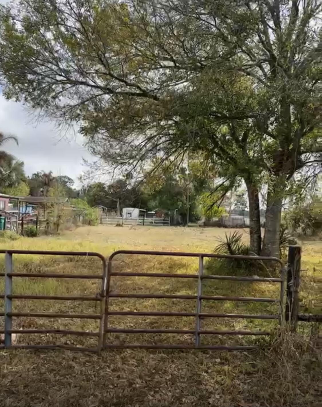 OKEECHOBEE GARDENS - Land