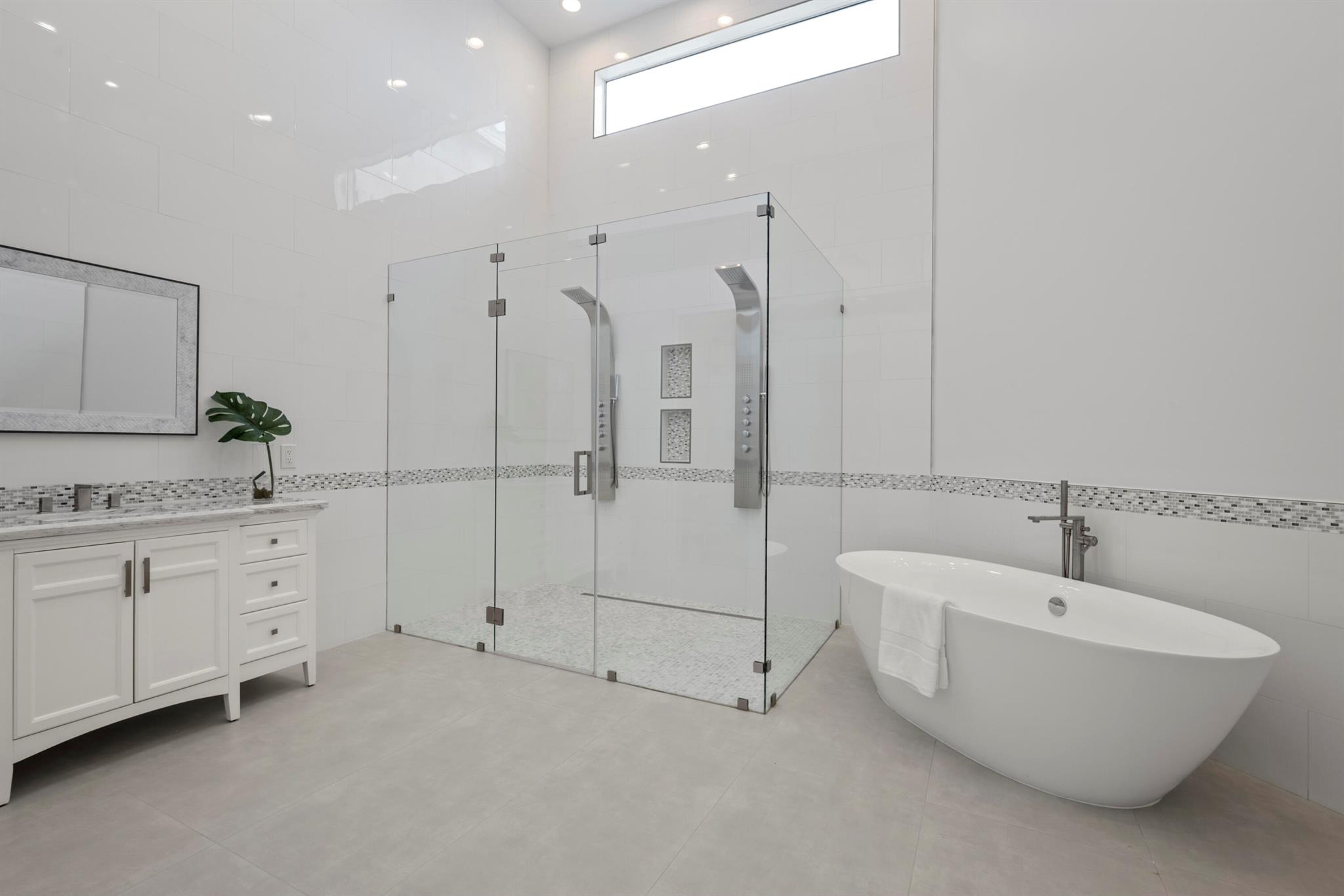 LAKES OF SUTTON / POLO CL - Residential