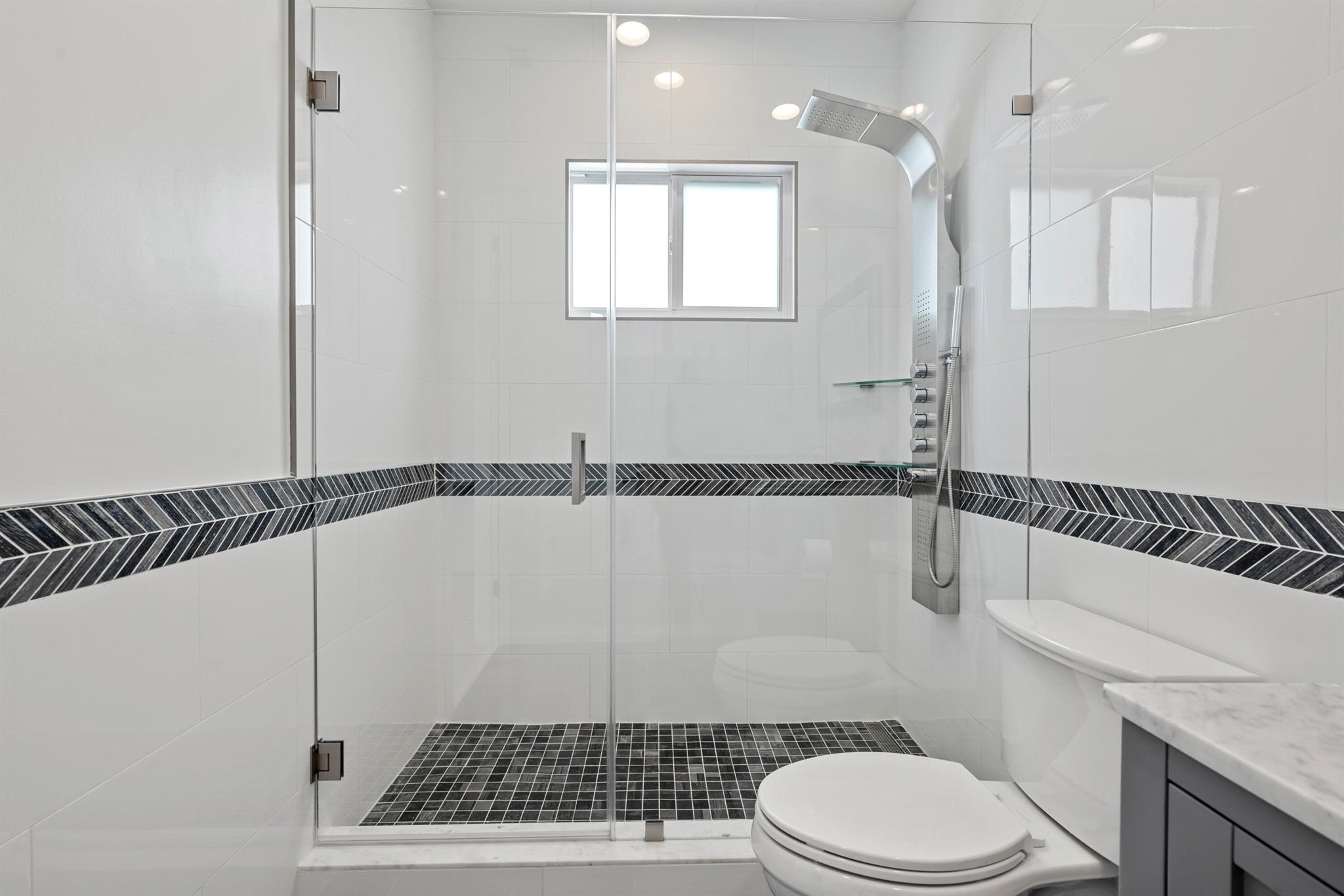 LAKES OF SUTTON / POLO CL - Residential