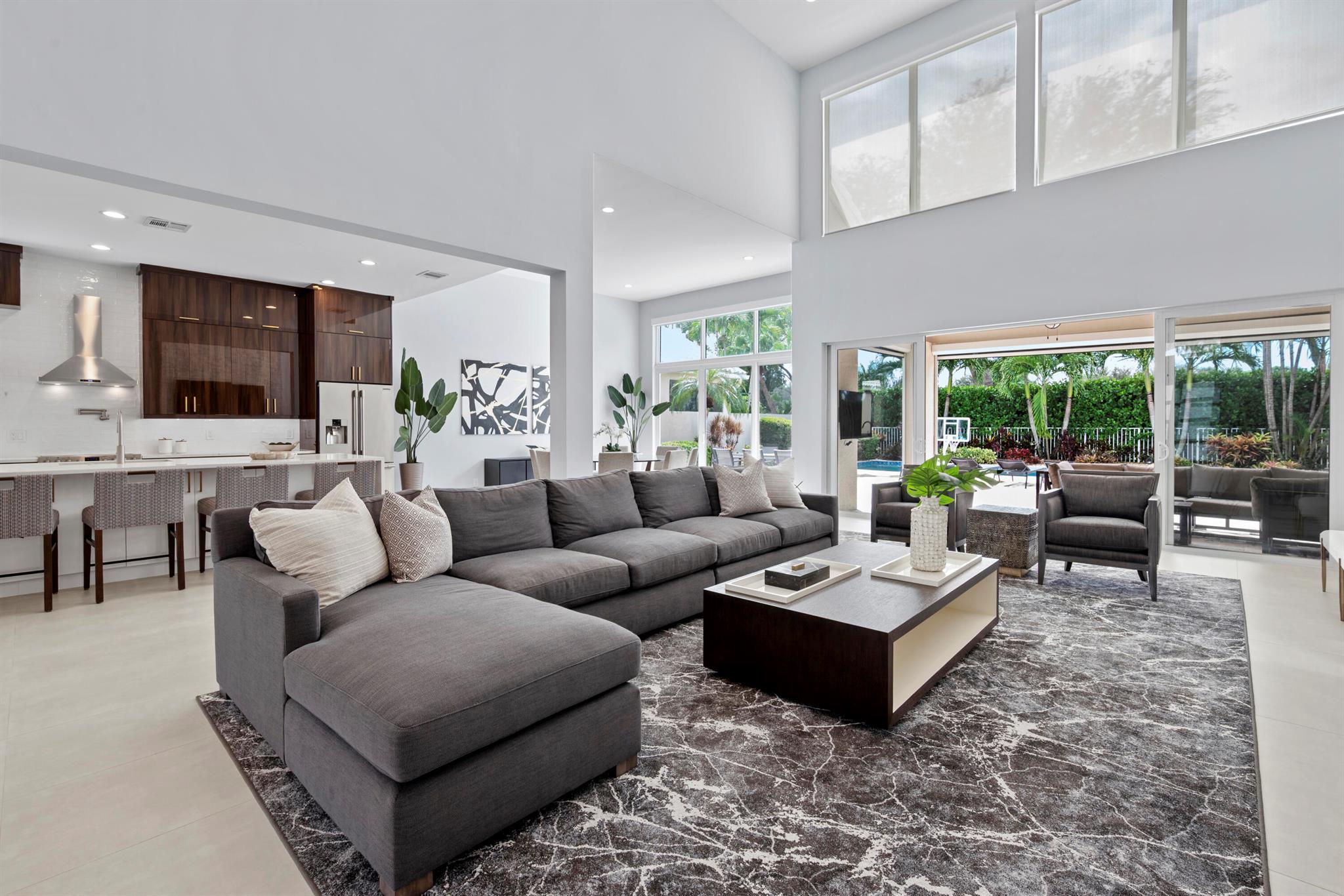 LAKES OF SUTTON / POLO CL - Residential