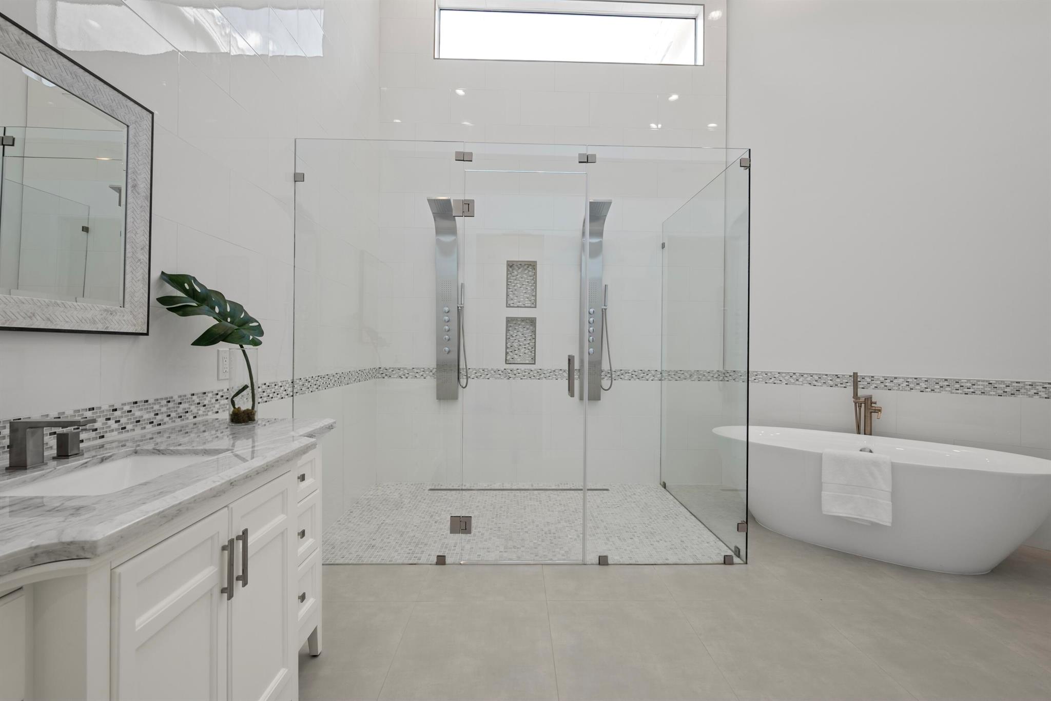 LAKES OF SUTTON / POLO CL - Residential