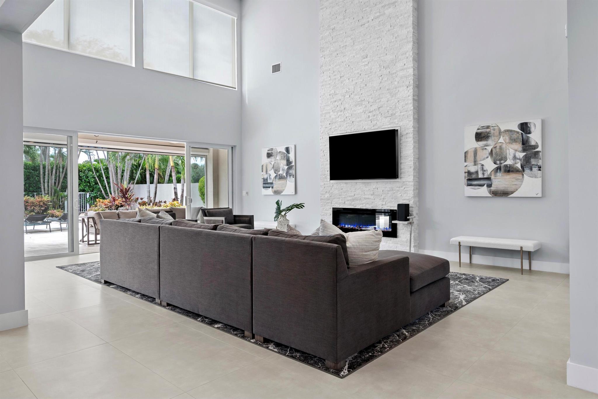 LAKES OF SUTTON / POLO CL - Residential