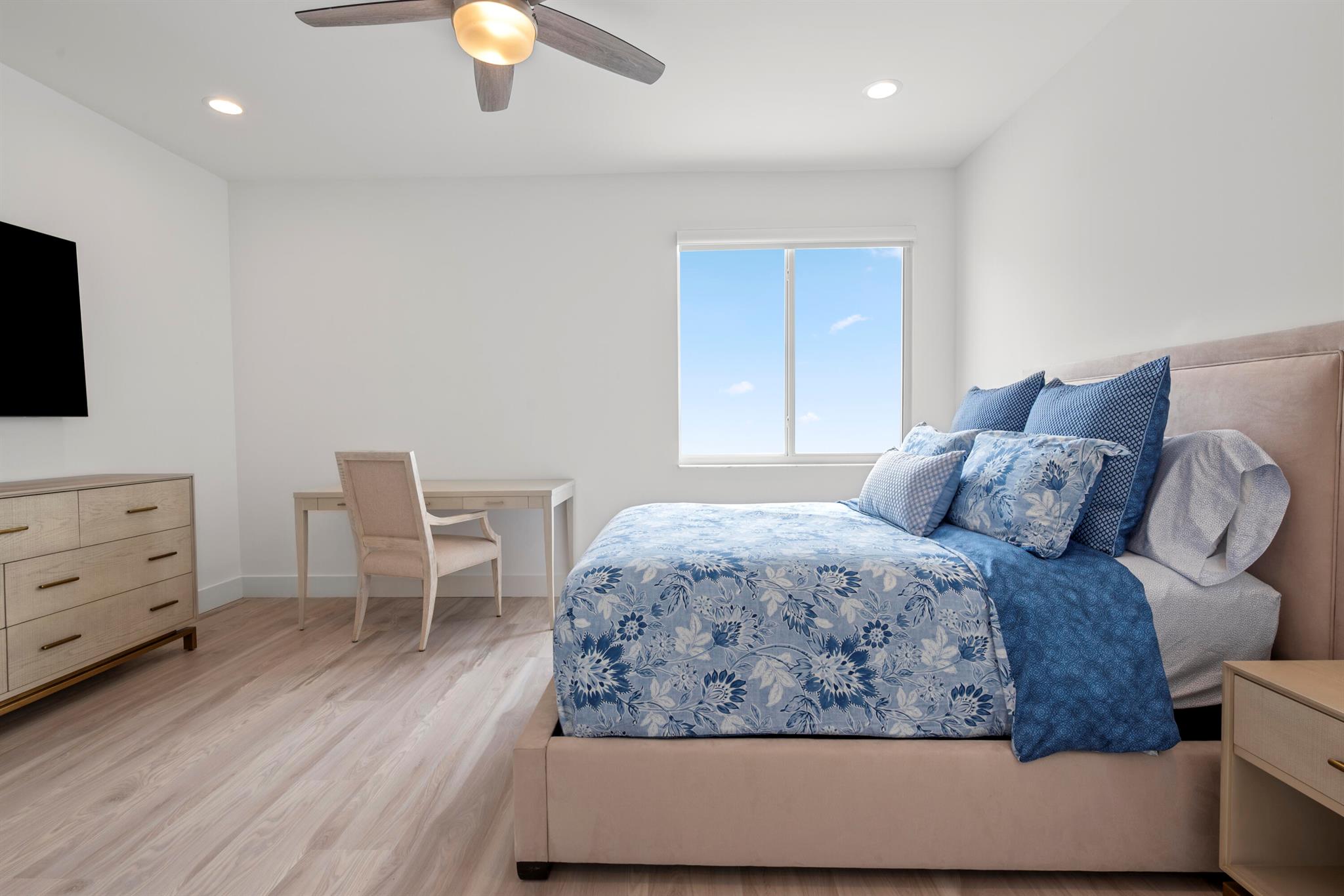 LAKES OF SUTTON / POLO CL - Residential