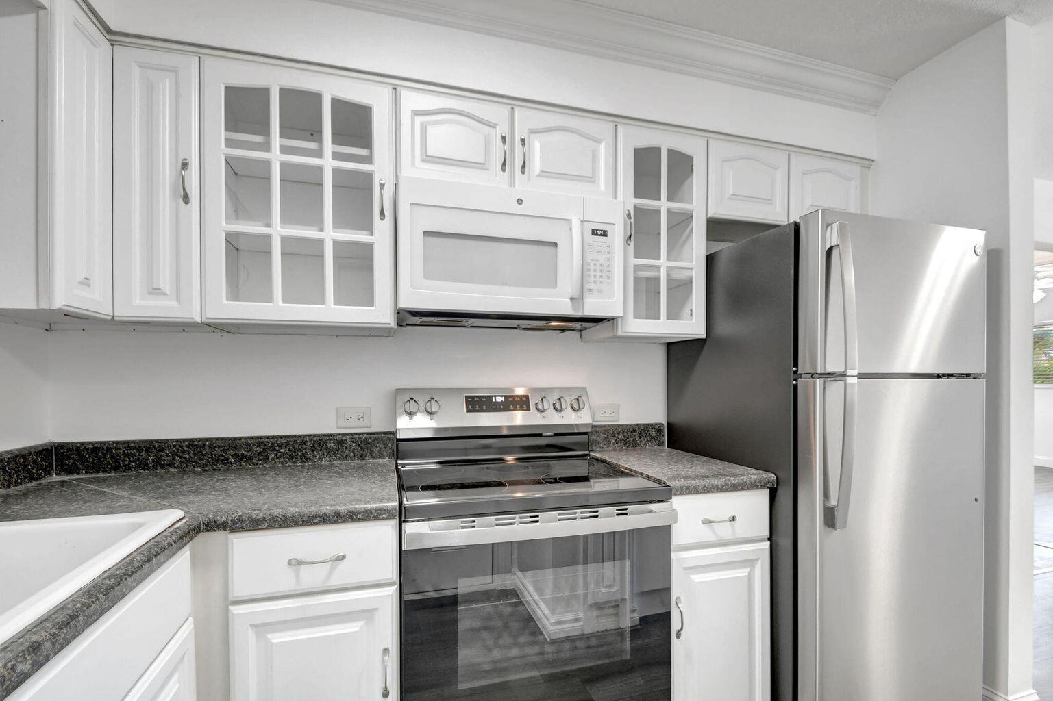 LAKE SHORE CONDO - Residential Lease