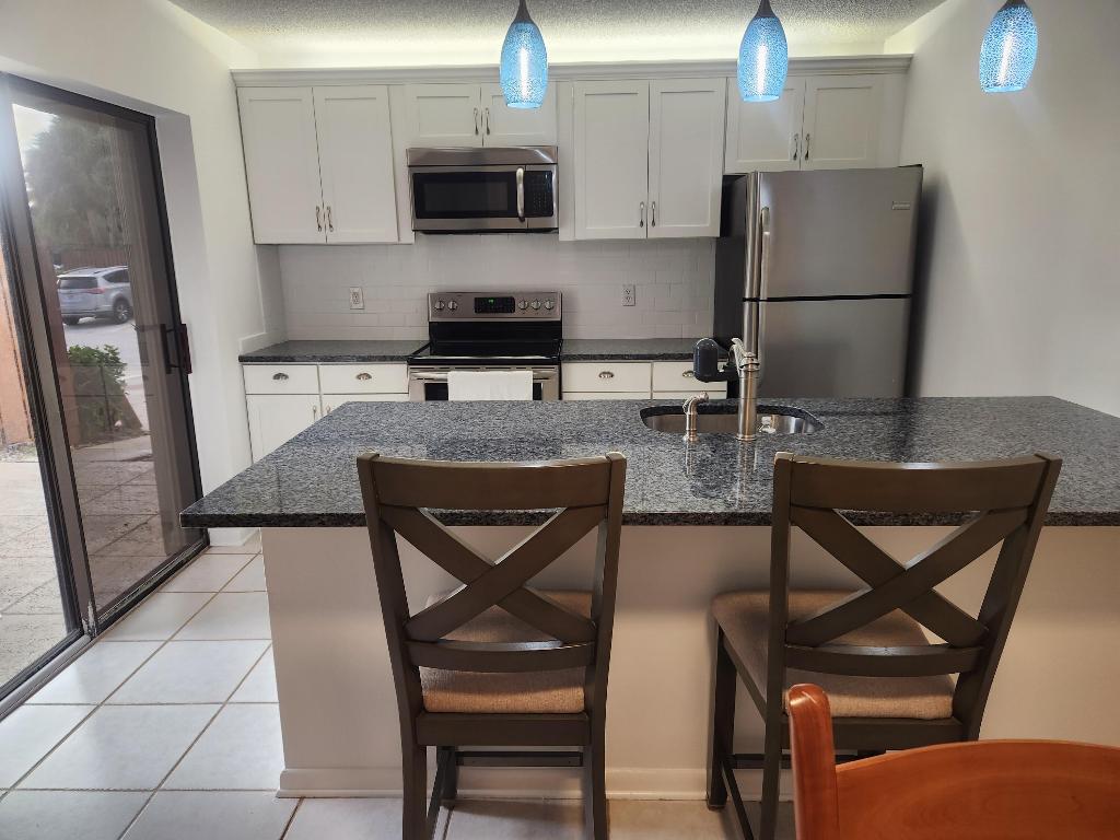 RIVER - Residential Lease