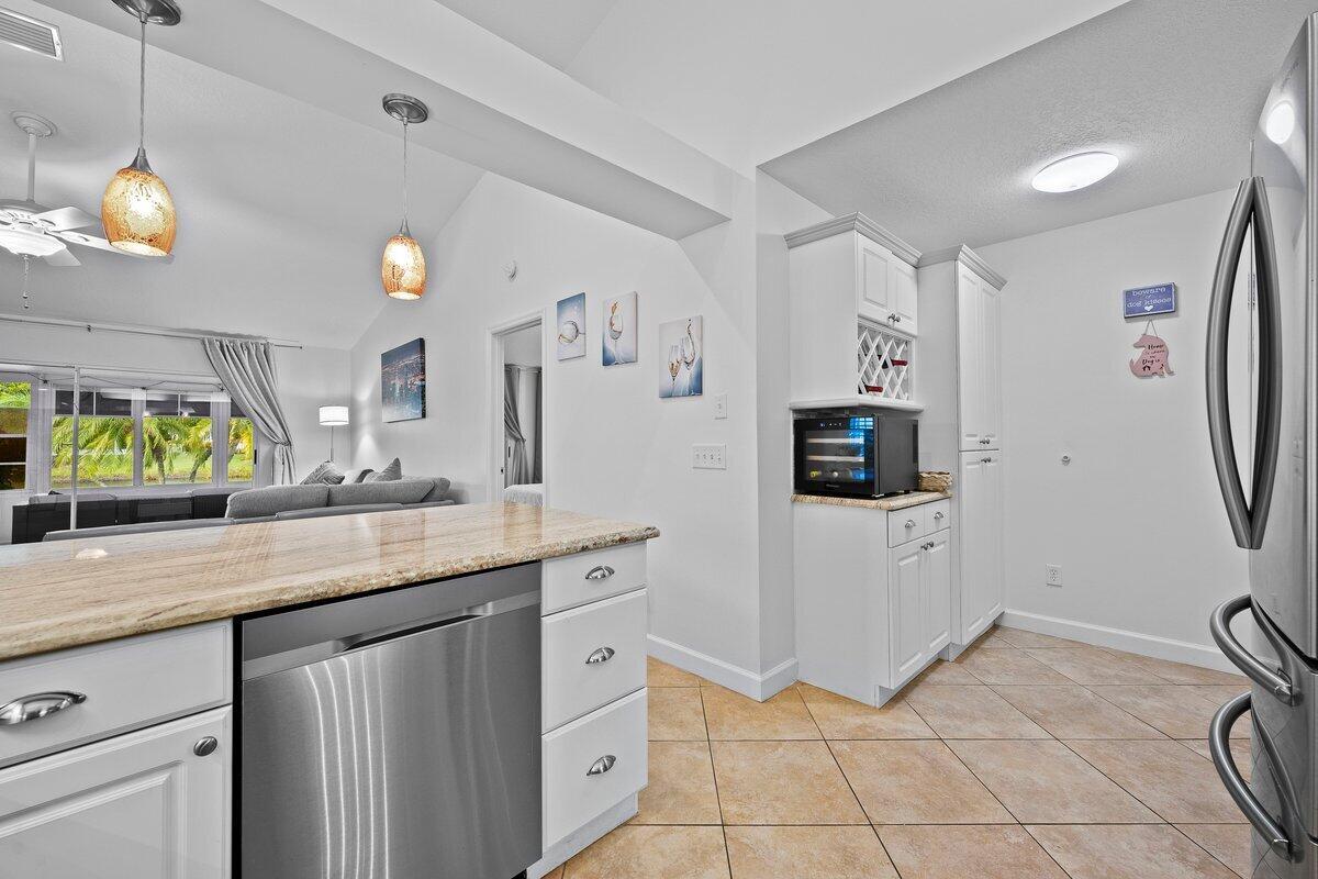 TROPICAL EAST - Residential