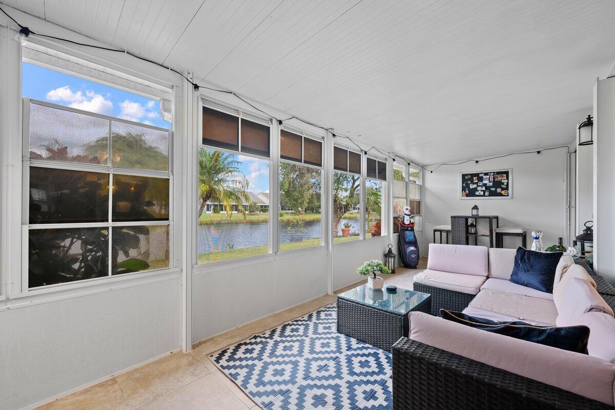 TROPICAL EAST - Residential