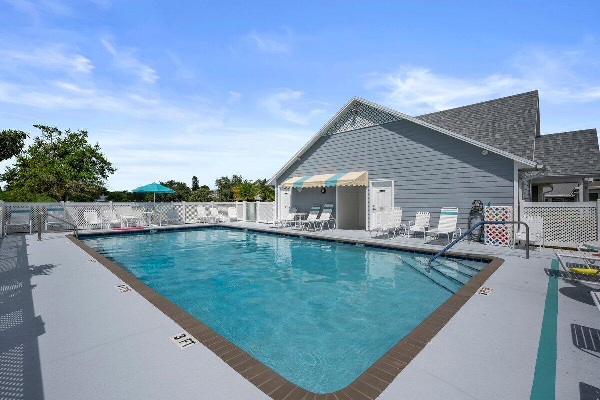 TROPICAL EAST - Residential