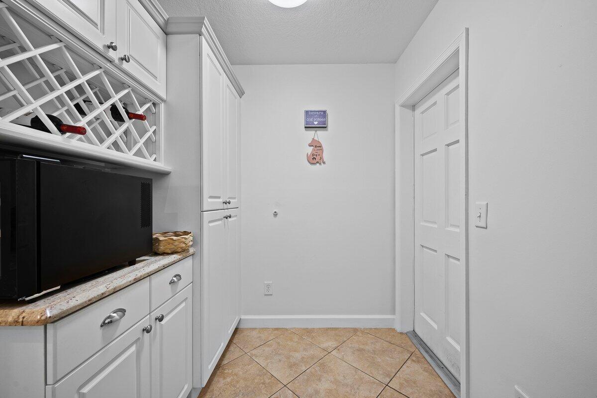 TROPICAL EAST - Residential